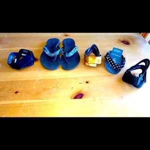 NEW NEVER WORN BANDALS SIZE 9 with FIVE DIFFERENT STRAPS